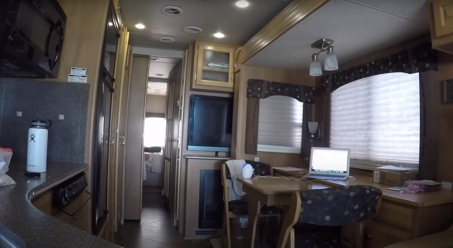 How to Tow an RV With a Truck? MotoSport